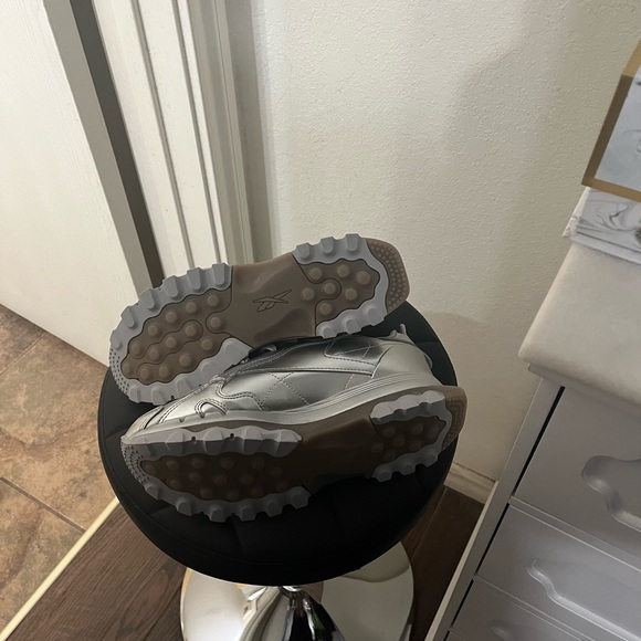 Reebok Cardi B Sneakers New with tags Size 8 - Picture 8 of 8